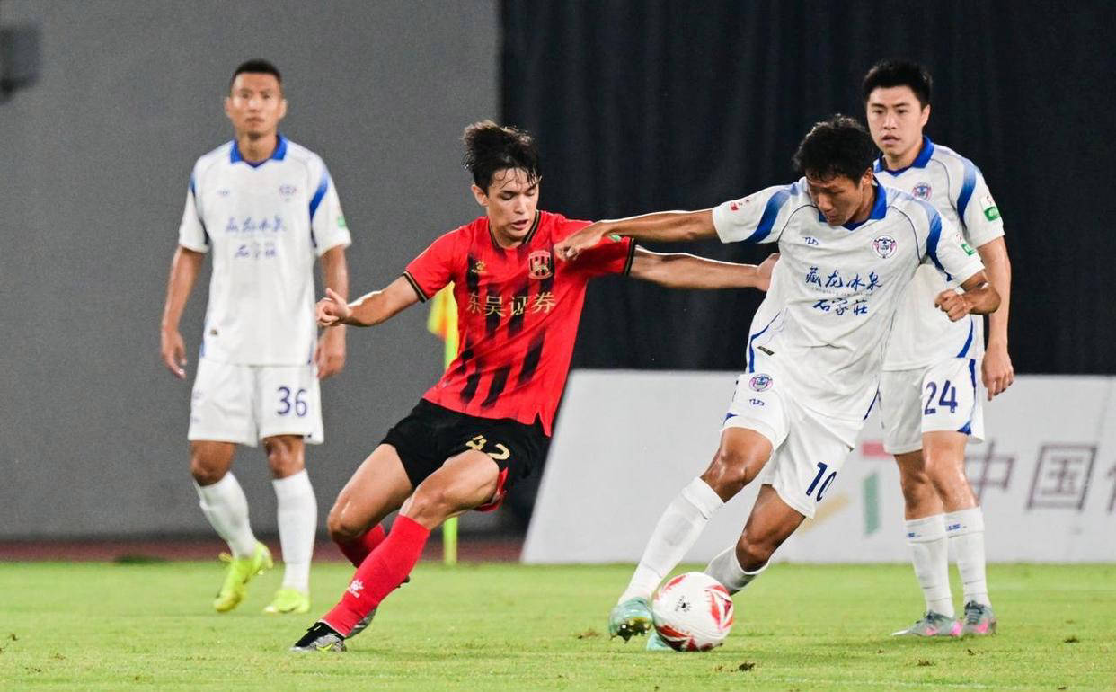 进行中甲第, 夫队, 近距离凌空 进行中甲第, 夫队, 近距离凌空