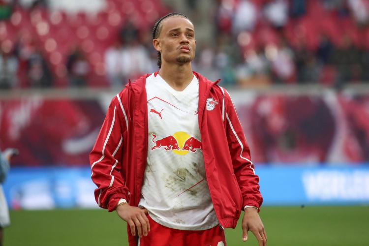 中场埃利奥 中场埃利奥