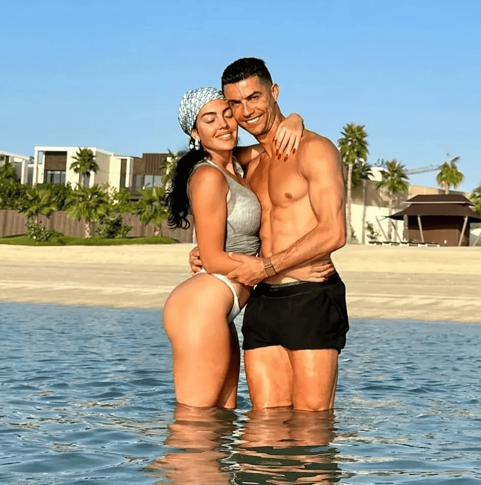 太阳报, C罗送给乔 太阳报, C罗送给乔